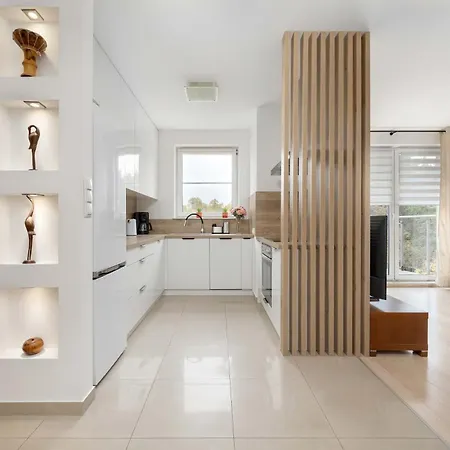 Cosy In With Balcony Ideal For Relaxation By Renters *