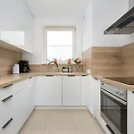 Апартаменты Cosy In With Balcony Ideal For Relaxation By Renters Вроцлав
