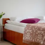 Апартаменты Cosy In With Balcony Ideal For Relaxation By Renters Вроцлав