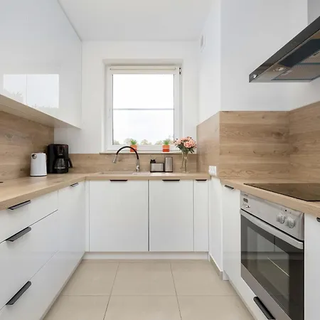 Апартаменты Cosy In With Balcony Ideal For Relaxation By Renters Вроцлав