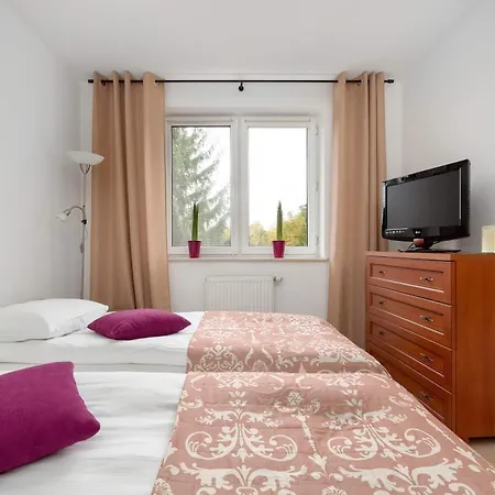 Cosy In With Balcony Ideal For Relaxation By Renters *