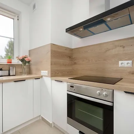 Cosy In With Balcony Ideal For Relaxation By Renters *